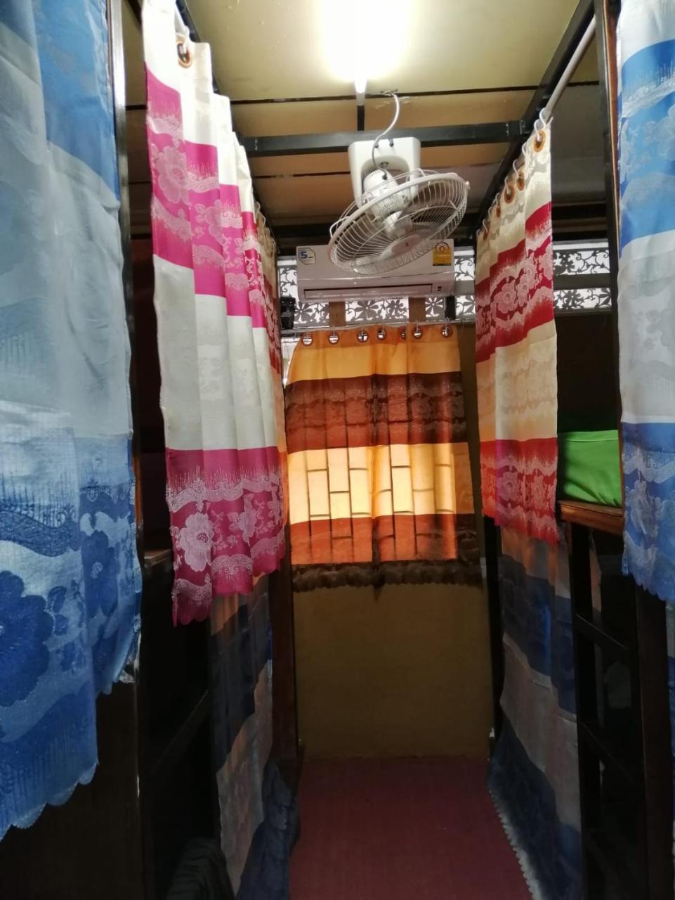 R-One 24/7 Hotel Bangkok Bagian luar foto